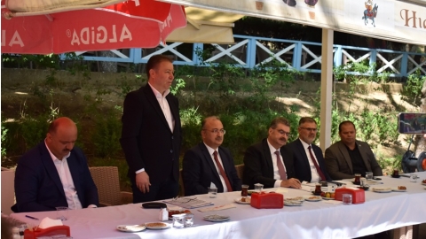 AKŞEHİRDE TİCARET, SANAYİ VE YATIRIM KONULARI KONYA MİLLETVEKİLİ ORHAN ERDEM’İN KATILIMIYLA MASAYA YATIRILDI.